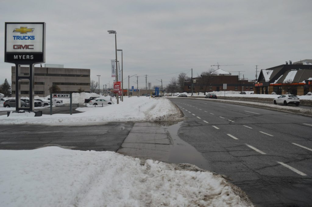 Picture of a typical stroad in Canada